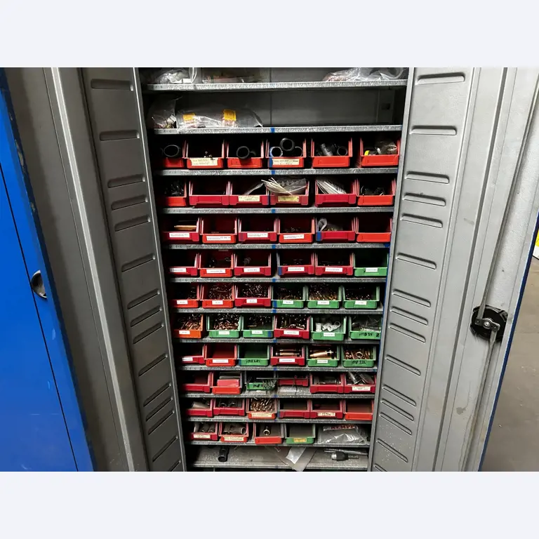 Dobrze utrzymany sprzęt warsztatowy i maszyny dawnej firmy Hülsenbusch Apparatebau-26