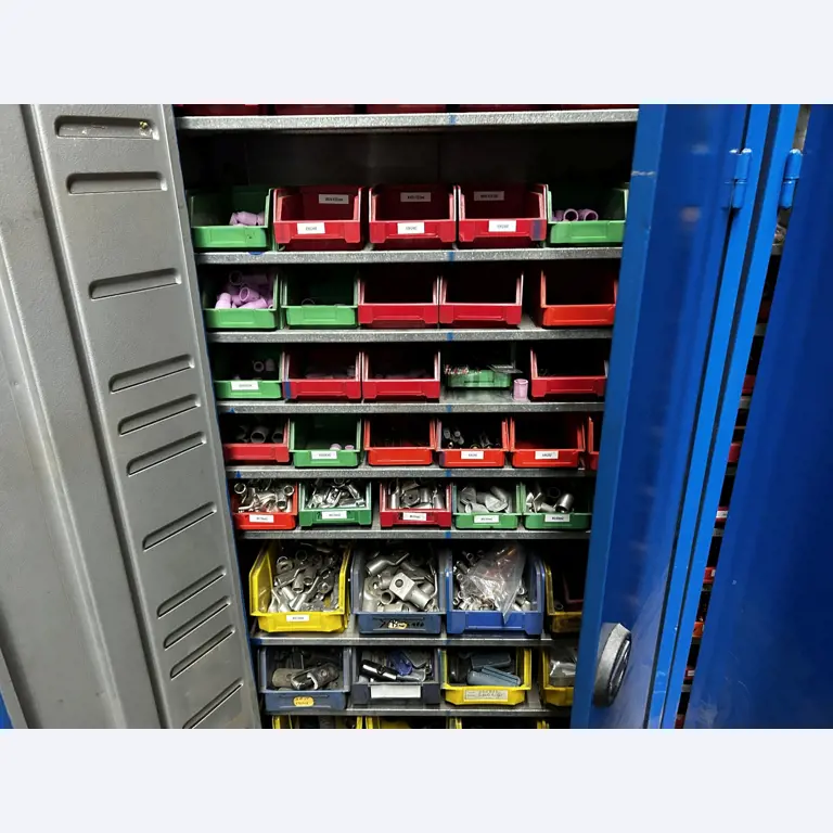 Dobrze utrzymany sprzęt warsztatowy i maszyny dawnej firmy Hülsenbusch Apparatebau-27