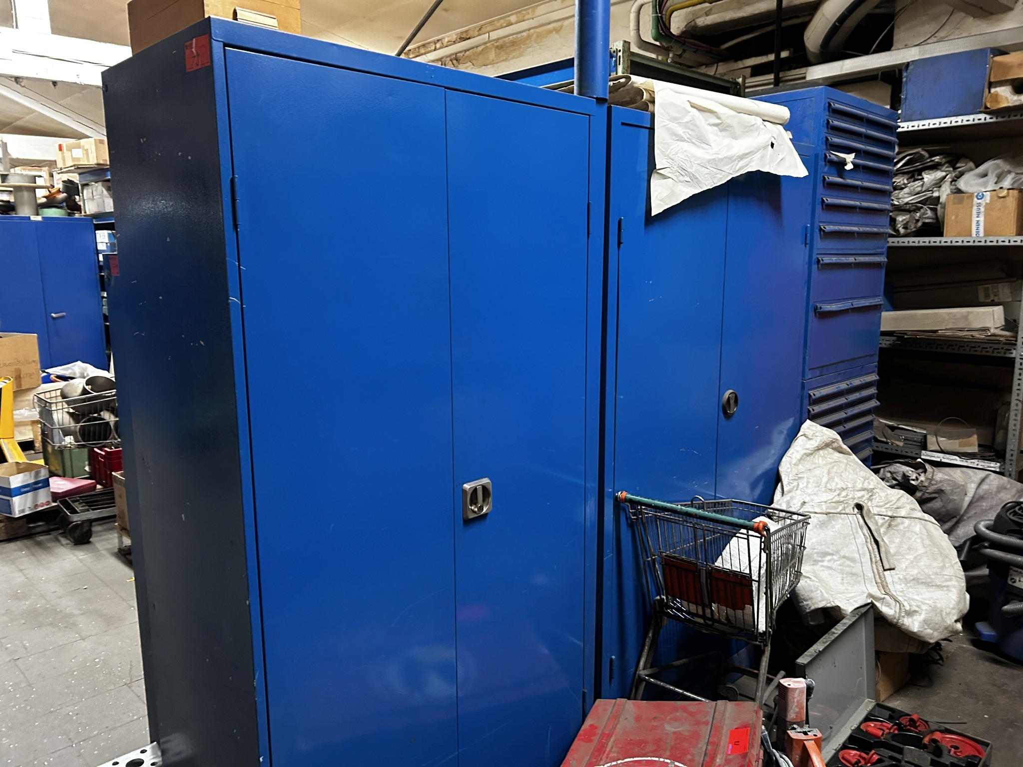 Dobrze utrzymany sprzęt warsztatowy i maszyny dawnej firmy Hülsenbusch Apparatebau-30