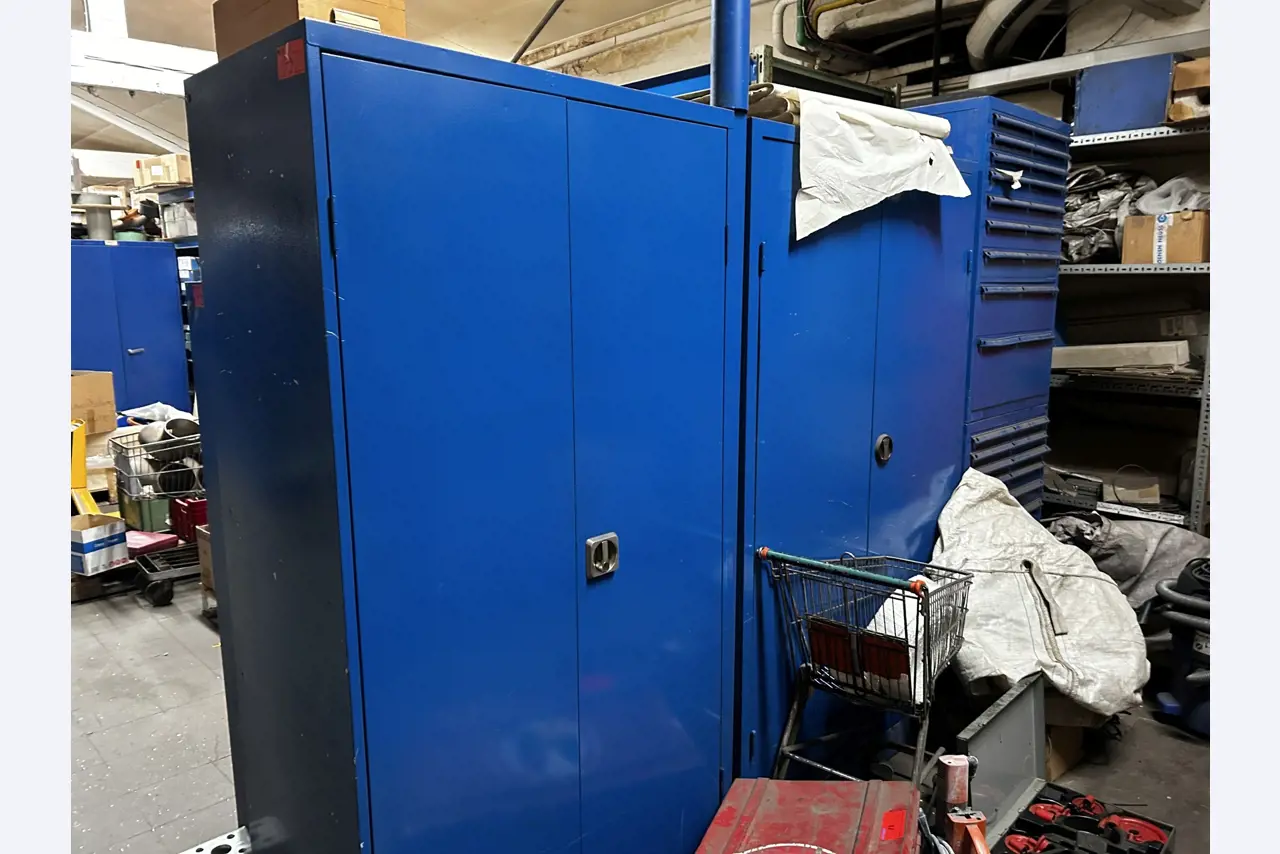 Dobrze utrzymany sprzęt warsztatowy i maszyny dawnej firmy Hülsenbusch Apparatebau-30