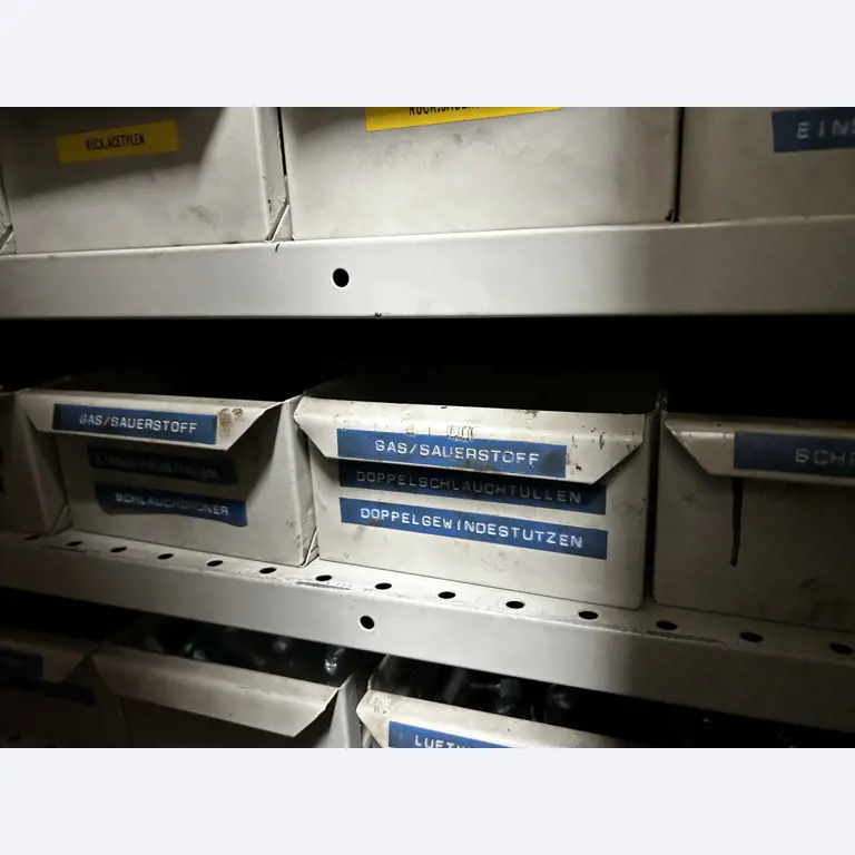 Dobrze utrzymany sprzęt warsztatowy i maszyny dawnej firmy Hülsenbusch Apparatebau-31