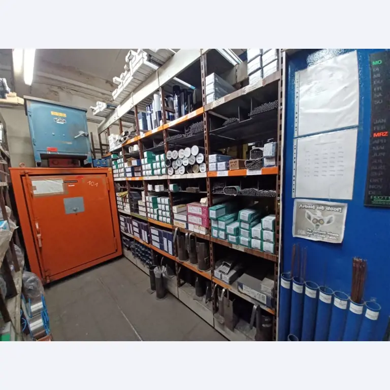 Dobrze utrzymany sprzęt warsztatowy i maszyny dawnej firmy Hülsenbusch Apparatebau-3