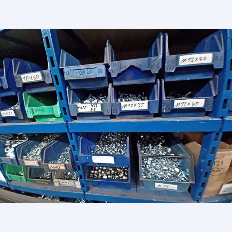 Dobrze utrzymany sprzęt warsztatowy i maszyny dawnej firmy Hülsenbusch Apparatebau-6