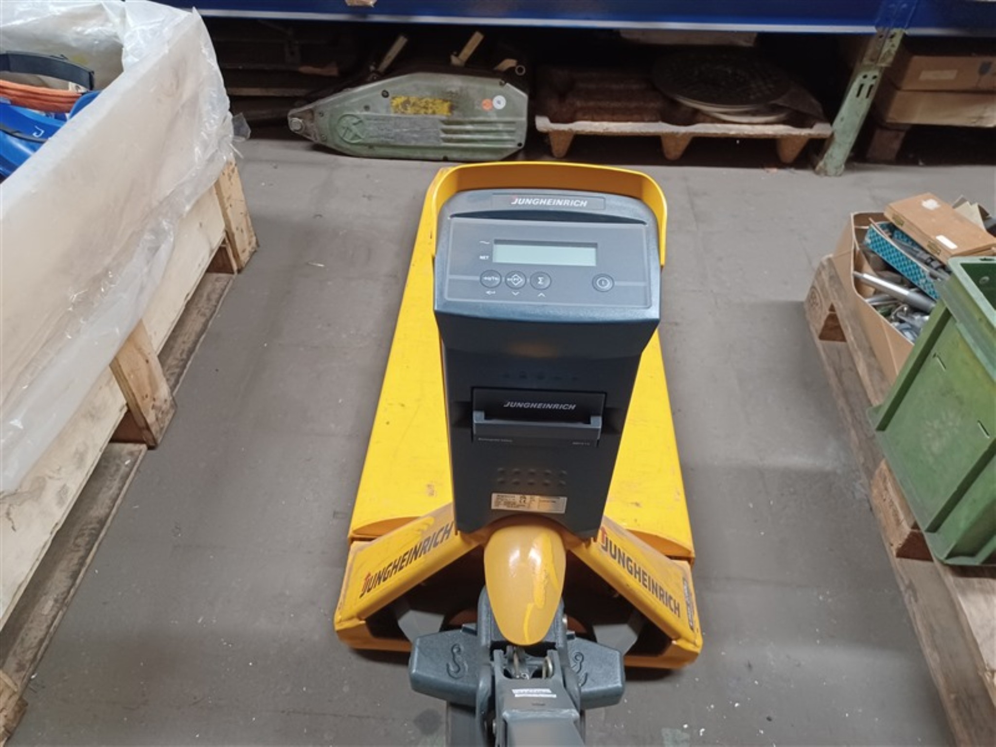 Dobrze utrzymany sprzęt warsztatowy i maszyny dawnej firmy Hülsenbusch Apparatebau-3