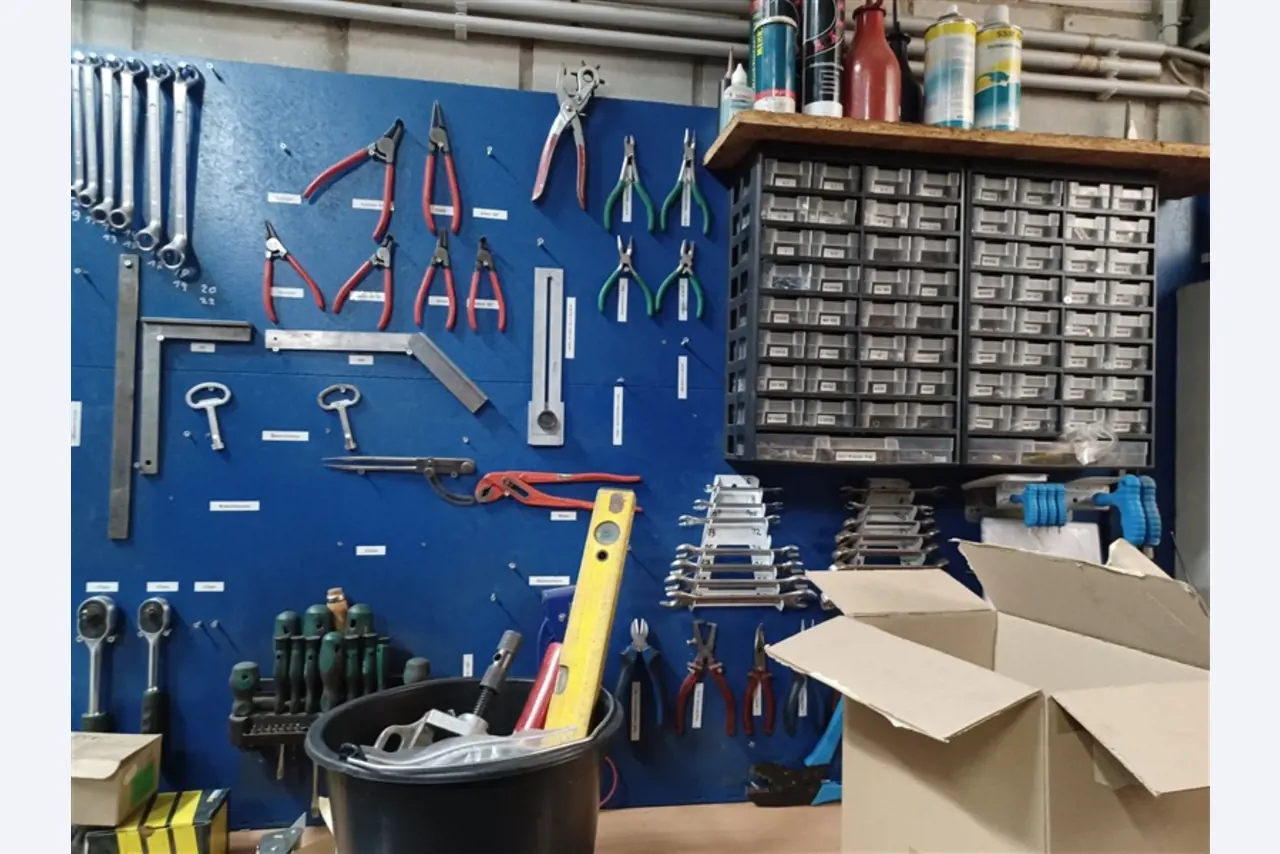 Equipos y máquinas de taller en buen estado de la antigua empresa Hülsenbusch Apparatebau-2