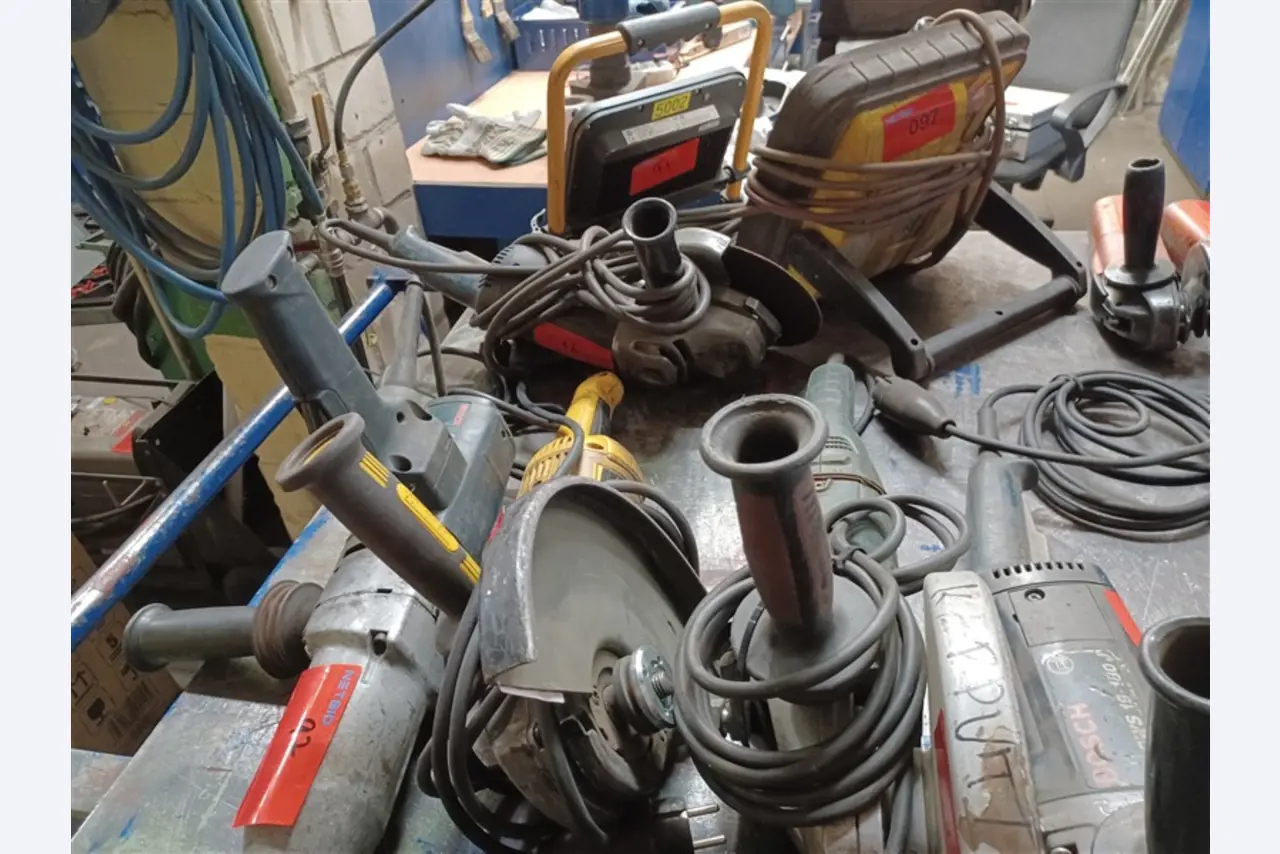 Dobře udržované dílenské vybavení a stroje z bývalé firmy Hülsenbusch Apparatebau.-1