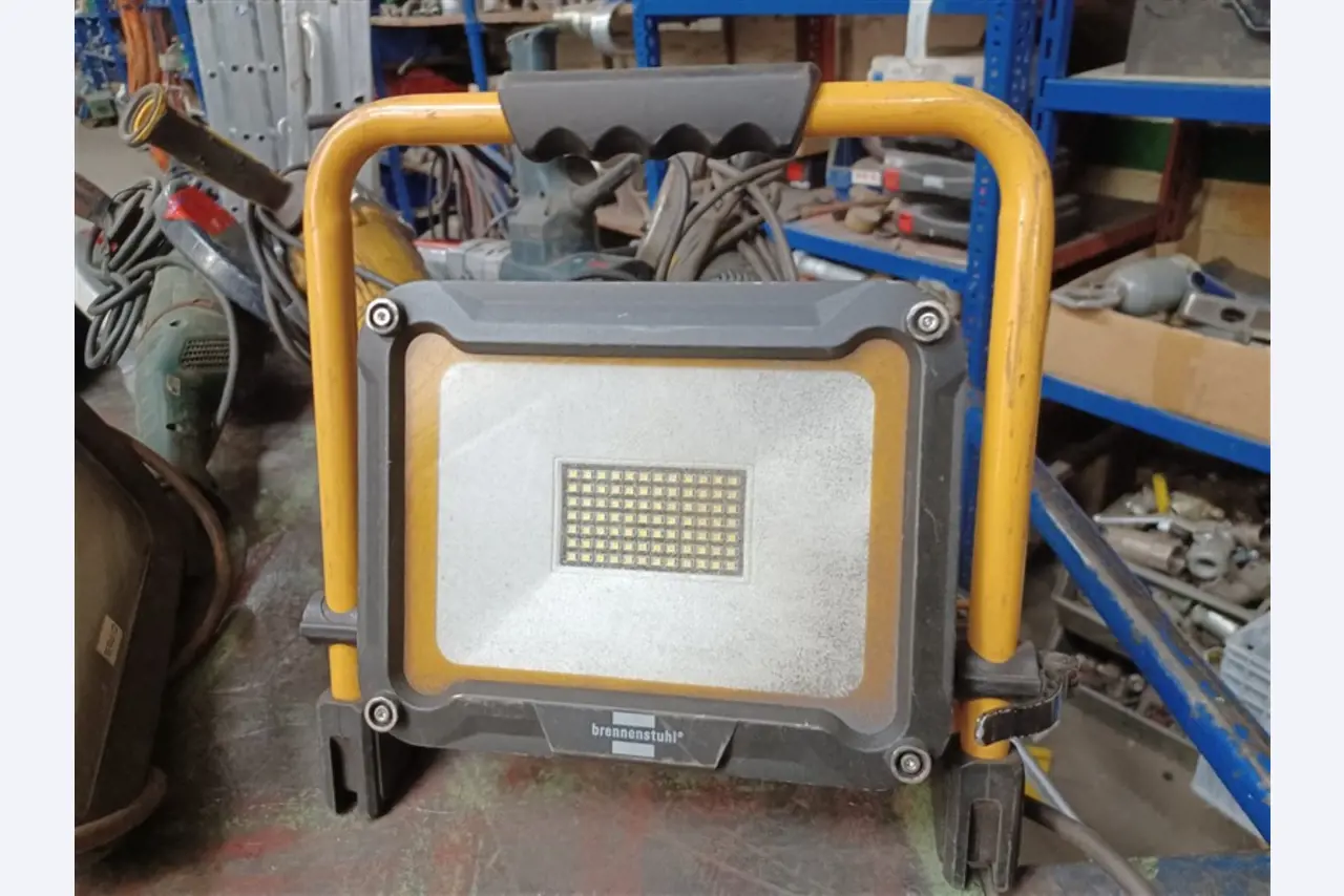 Dobře udržované dílenské vybavení a stroje z bývalé firmy Hülsenbusch Apparatebau.-2