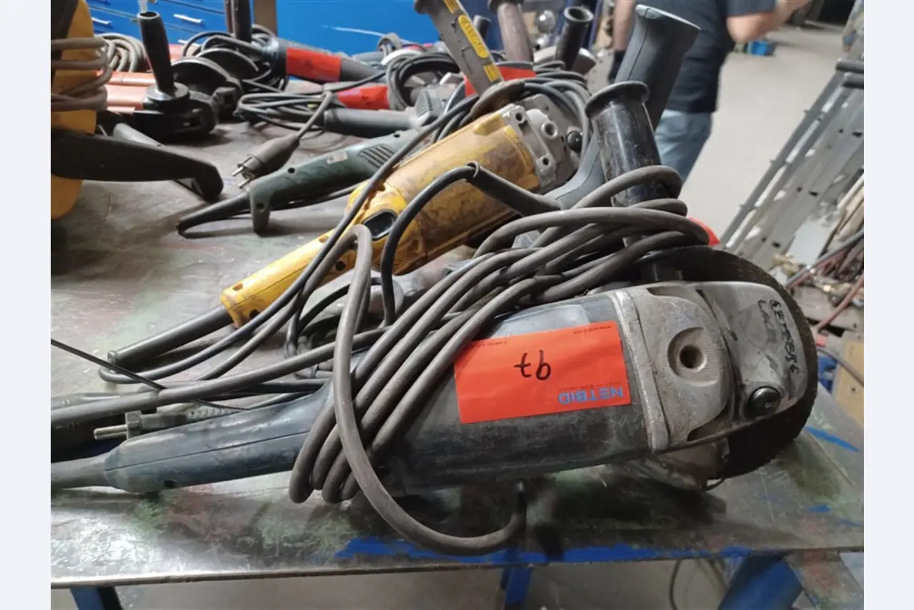 Dobře udržované dílenské vybavení a stroje z bývalé firmy Hülsenbusch Apparatebau.-5