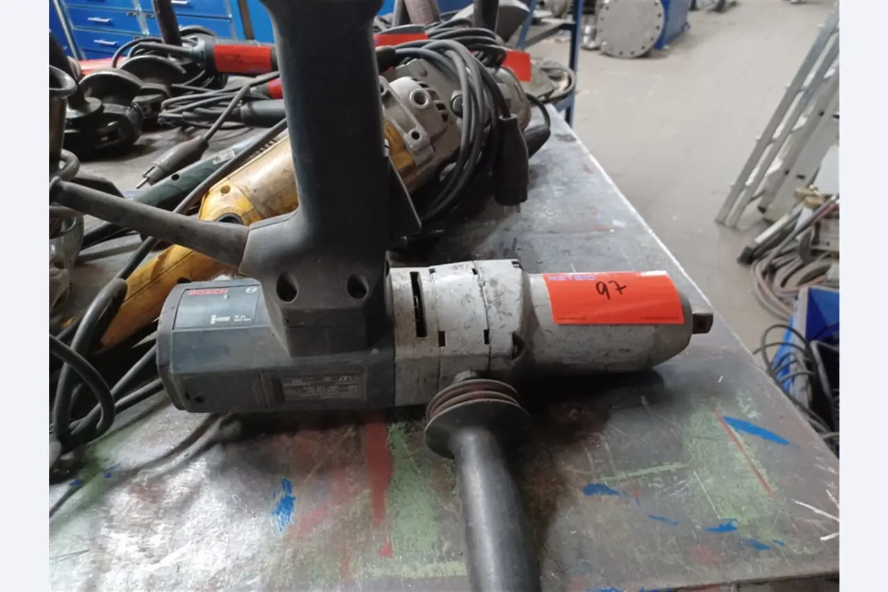 Dobře udržované dílenské vybavení a stroje z bývalé firmy Hülsenbusch Apparatebau.-6