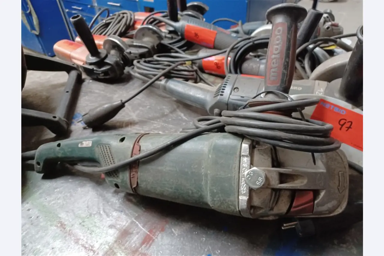 Dobře udržované dílenské vybavení a stroje z bývalé firmy Hülsenbusch Apparatebau.-7