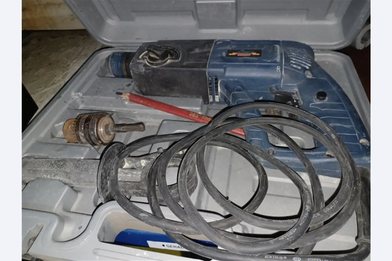 Goed onderhouden werkplaatsapparatuur en machines van het voormalige bedrijf Hülsenbusch Apparatebau-3