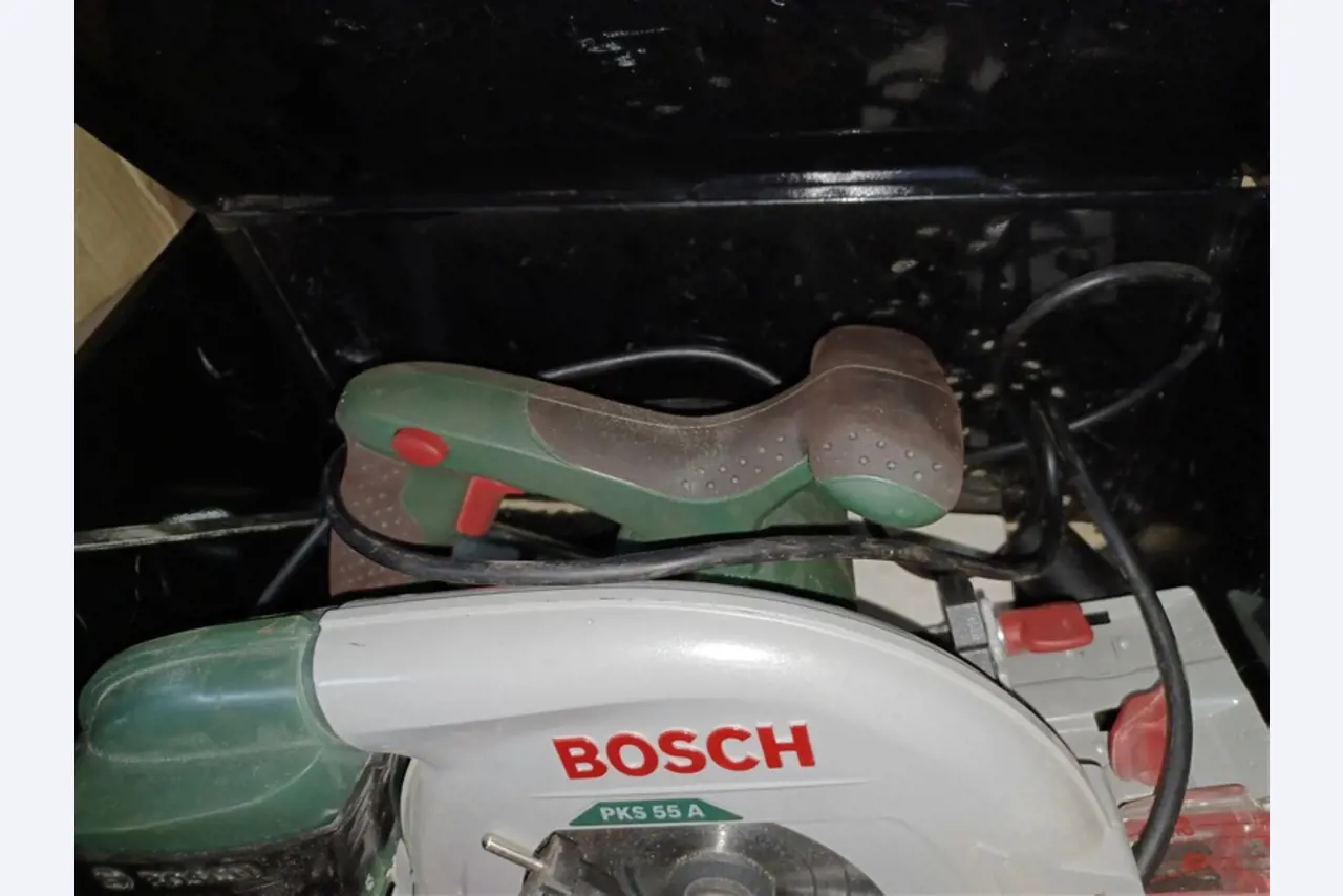 Goed onderhouden werkplaatsapparatuur en machines van het voormalige bedrijf Hülsenbusch Apparatebau-5