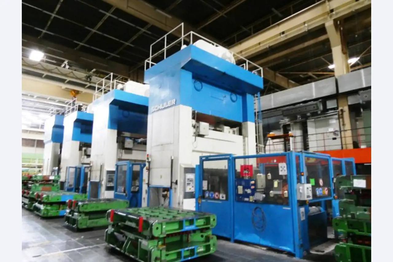 Pressenlinien aus der Automobilindustrie-12