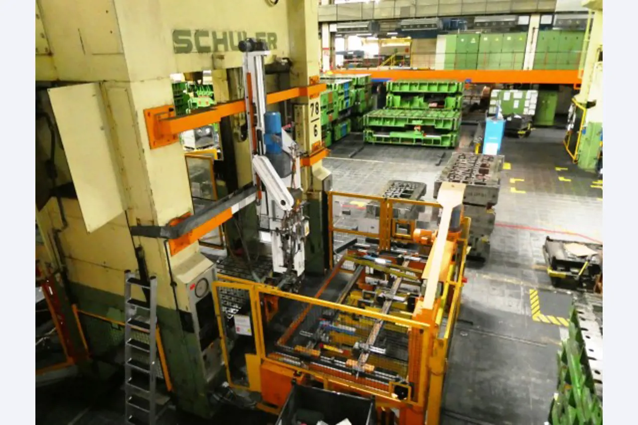 Pressenlinien aus der Automobilindustrie-14