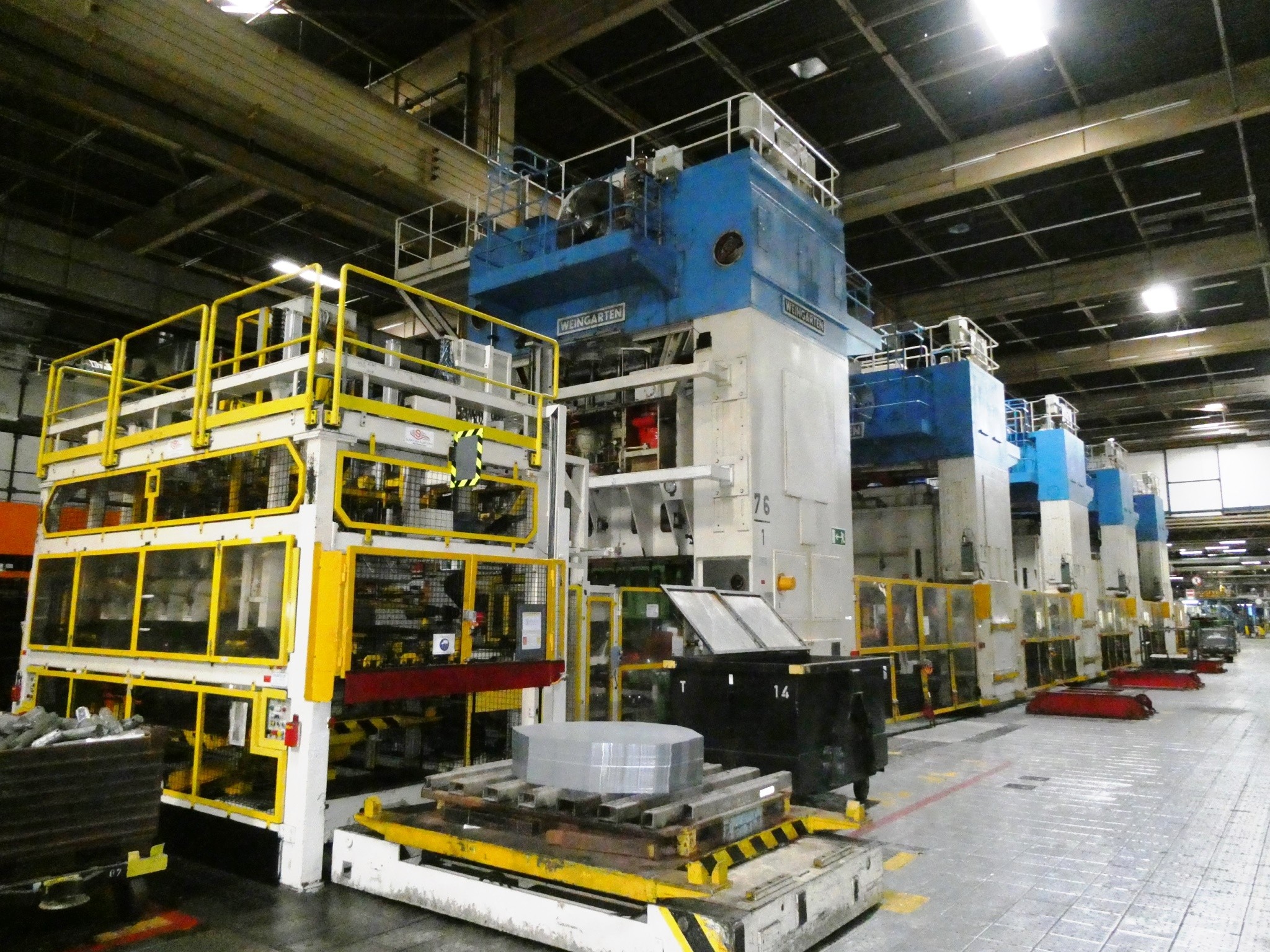 Pressenlinien aus der Automobilindustrie-1
