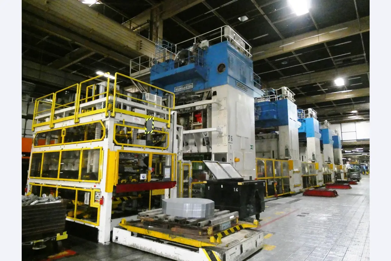 Pressenlinien aus der Automobilindustrie-1