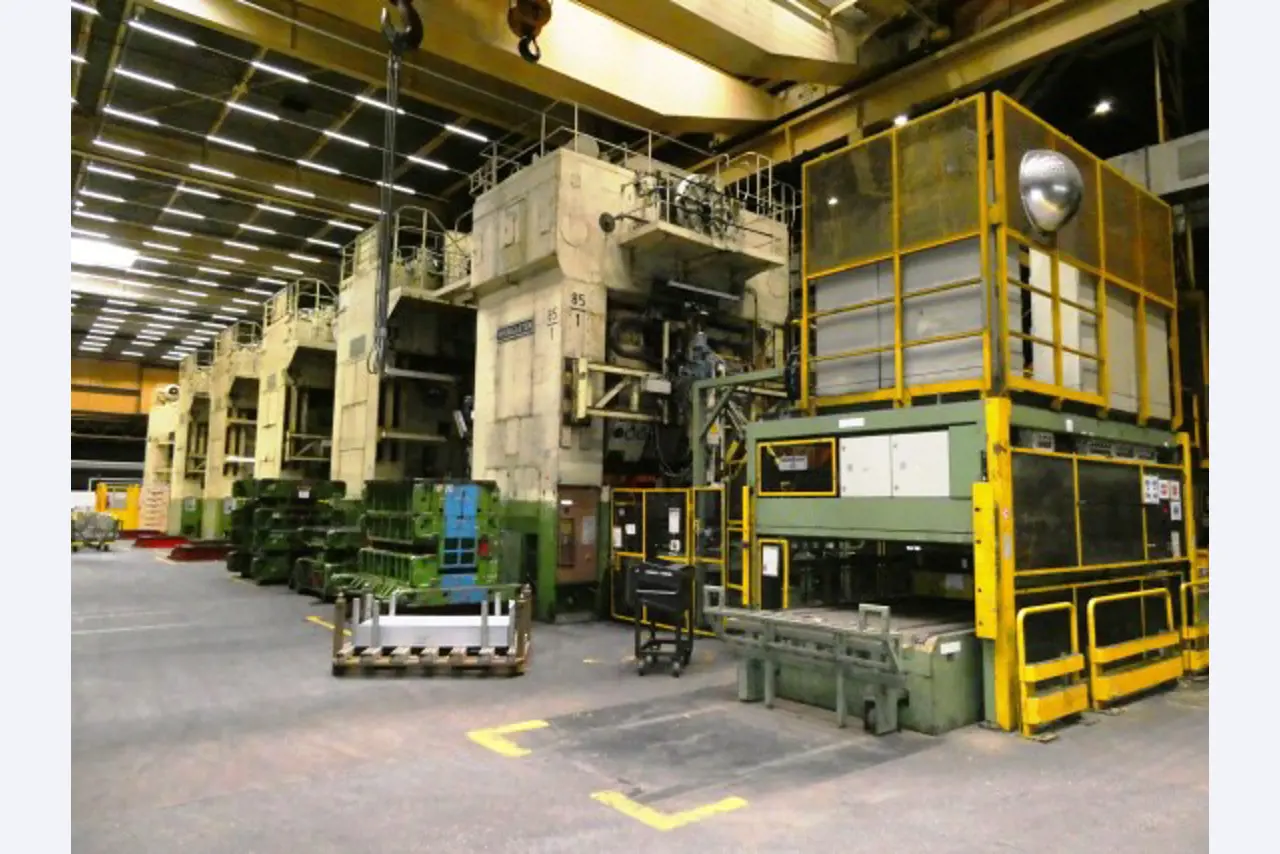 Pressenlinien aus der Automobilindustrie-21