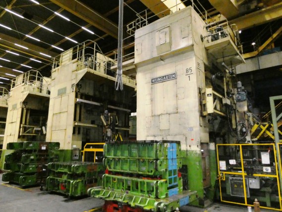 Pressenlinien aus der Automobilindustrie-23