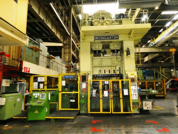 Pressenlinien aus der Automobilindustrie-32