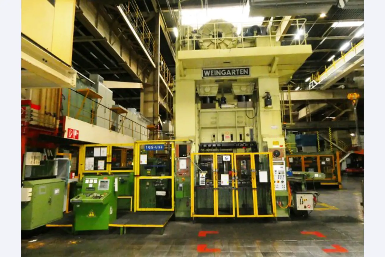 Pressenlinien aus der Automobilindustrie-32