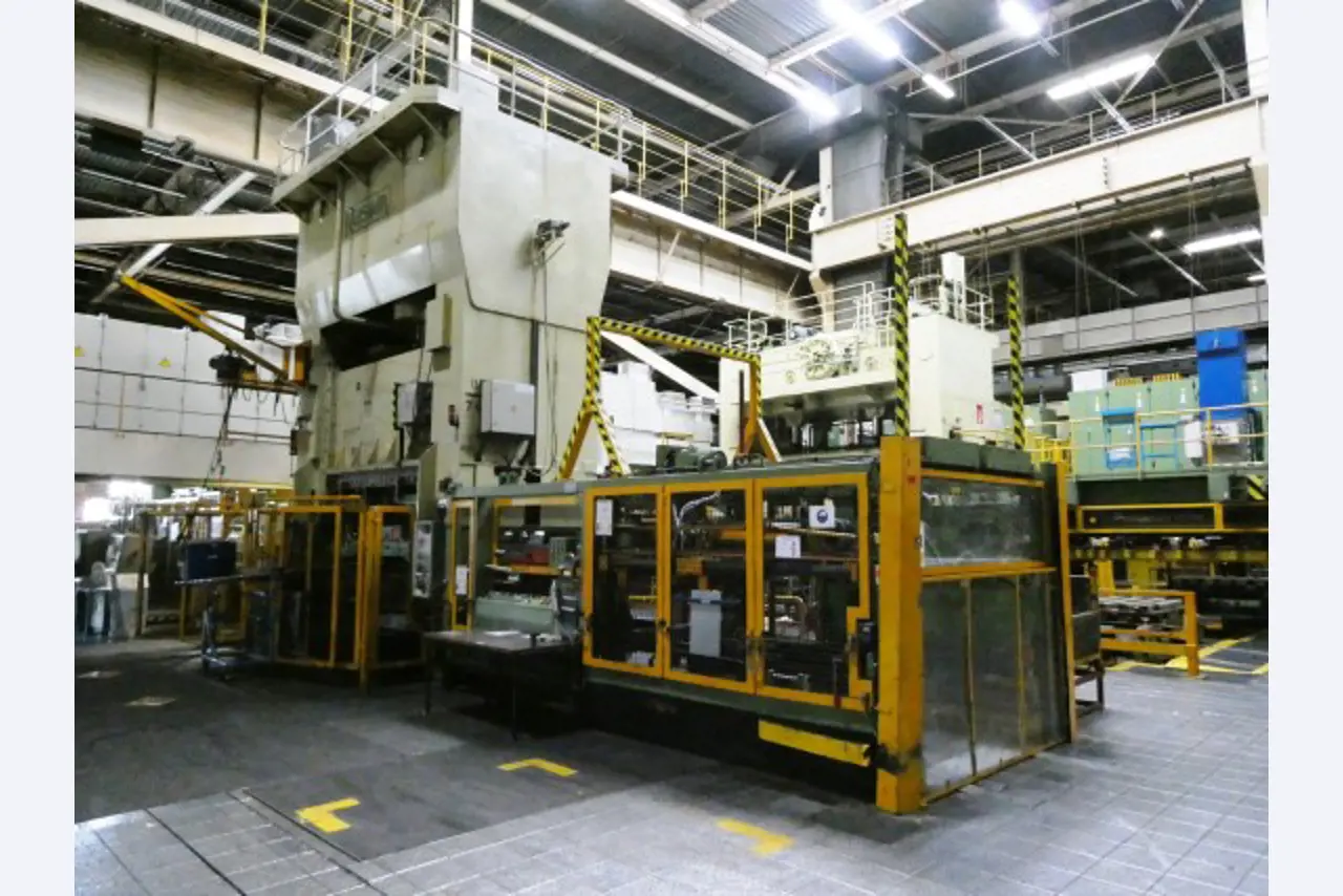 Pressenlinien aus der Automobilindustrie-33