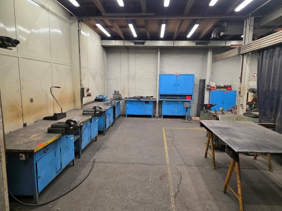 Workshop equipment, automotive lifts, and welding equipment for the automotive industry-4