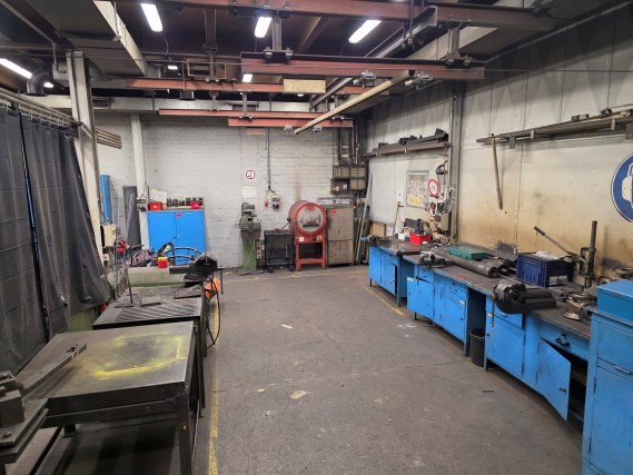 Workshop equipment, automotive lifts, and welding equipment for the automotive industry-5