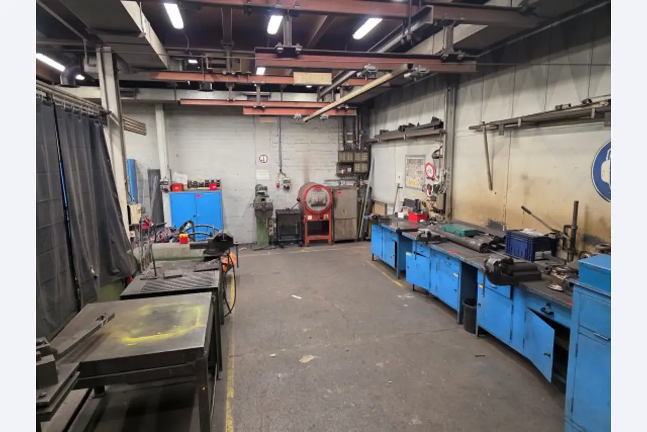 Workshop equipment, automotive lifts, and welding equipment for the automotive industry-5