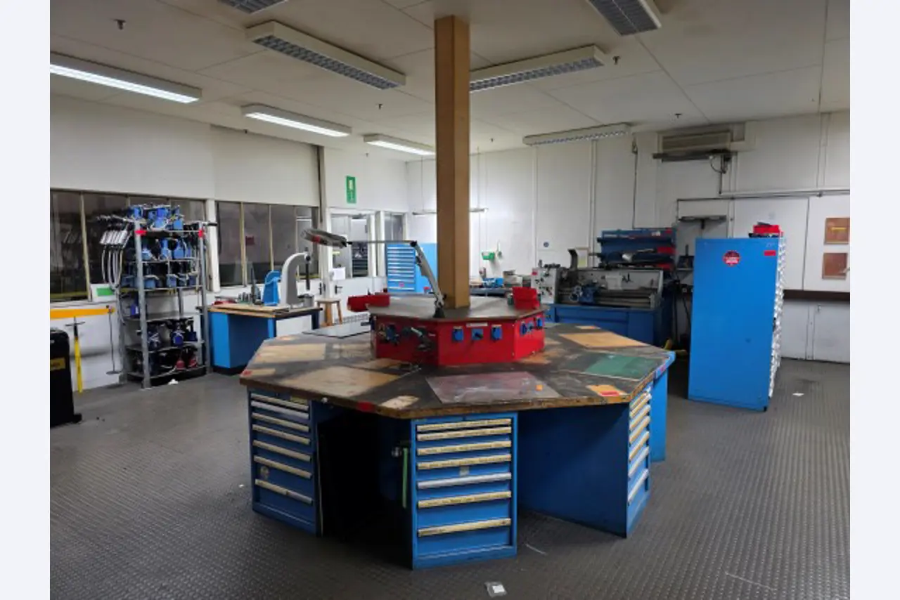 Workshop equipment, automotive lifts, and welding equipment for the automotive industry-6
