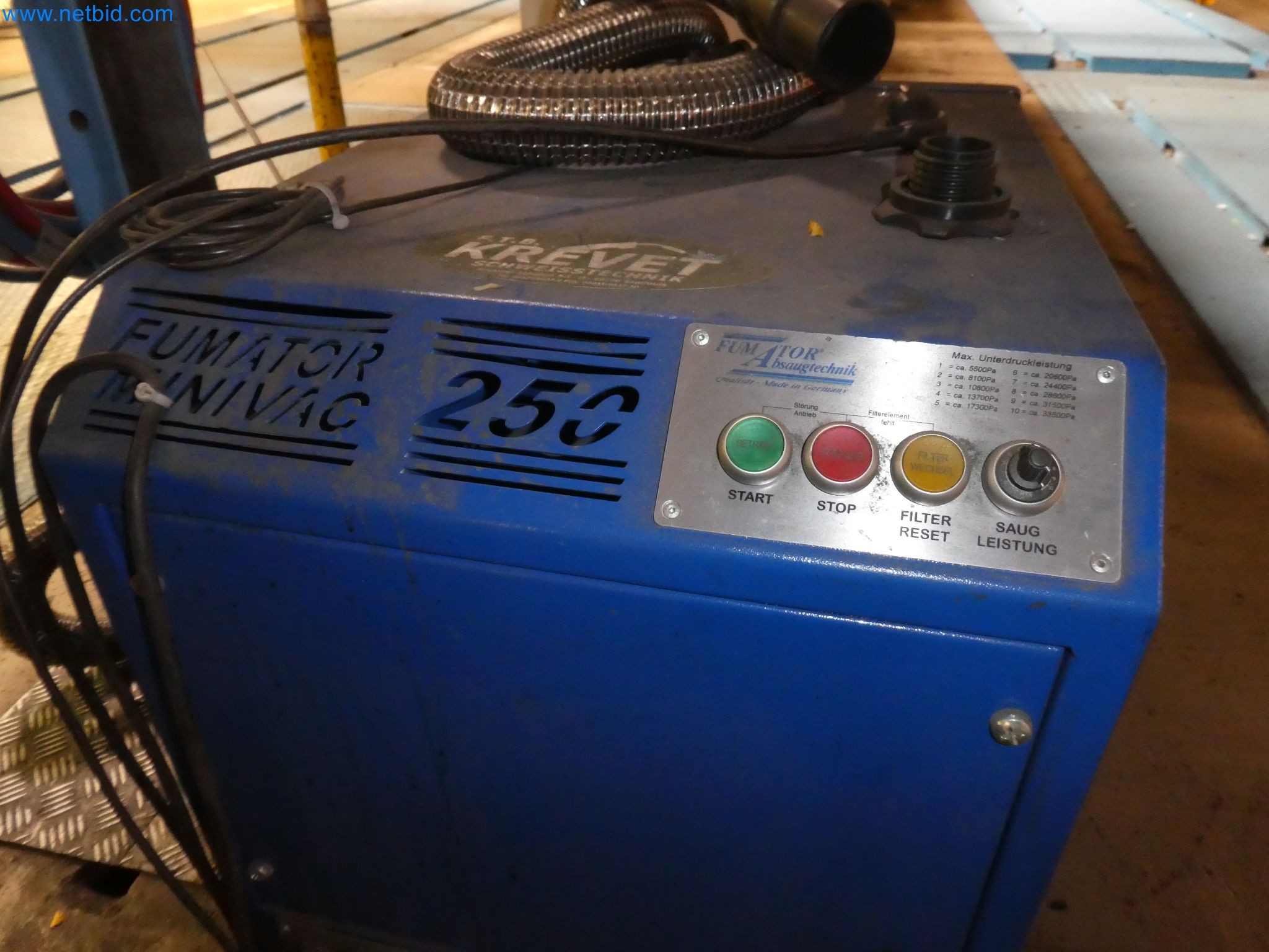 Robots, equipos de soldadura y accesorios de montaje de la industria del automóvil-1