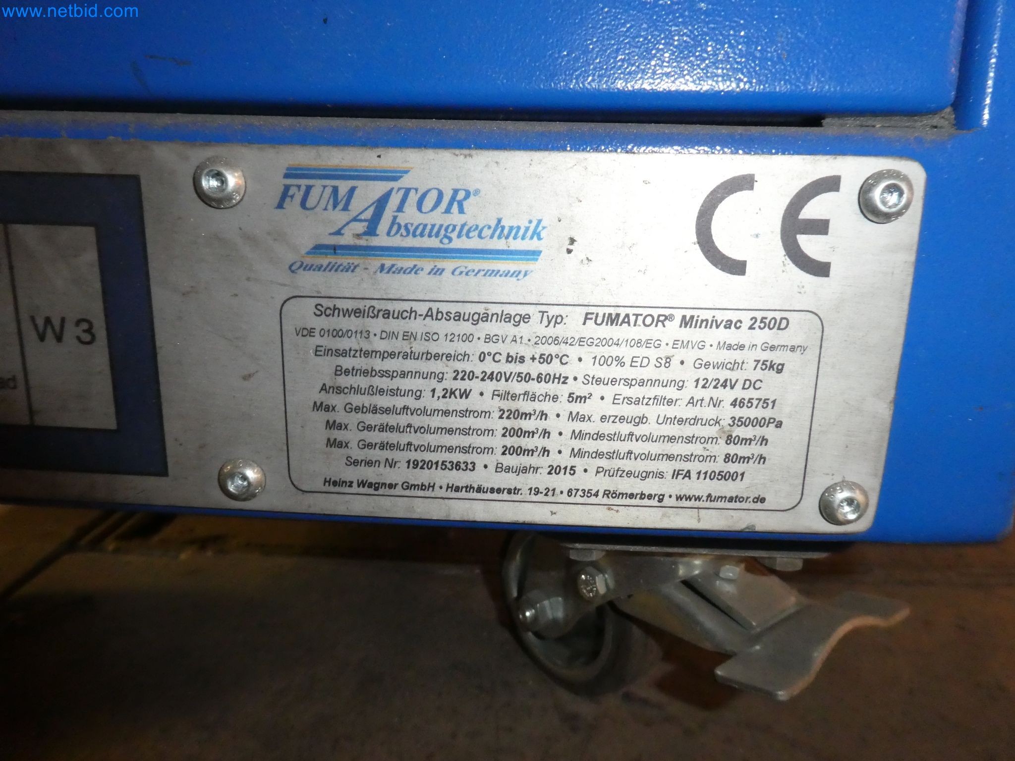 Robots, equipos de soldadura y accesorios de montaje de la industria del automóvil-3