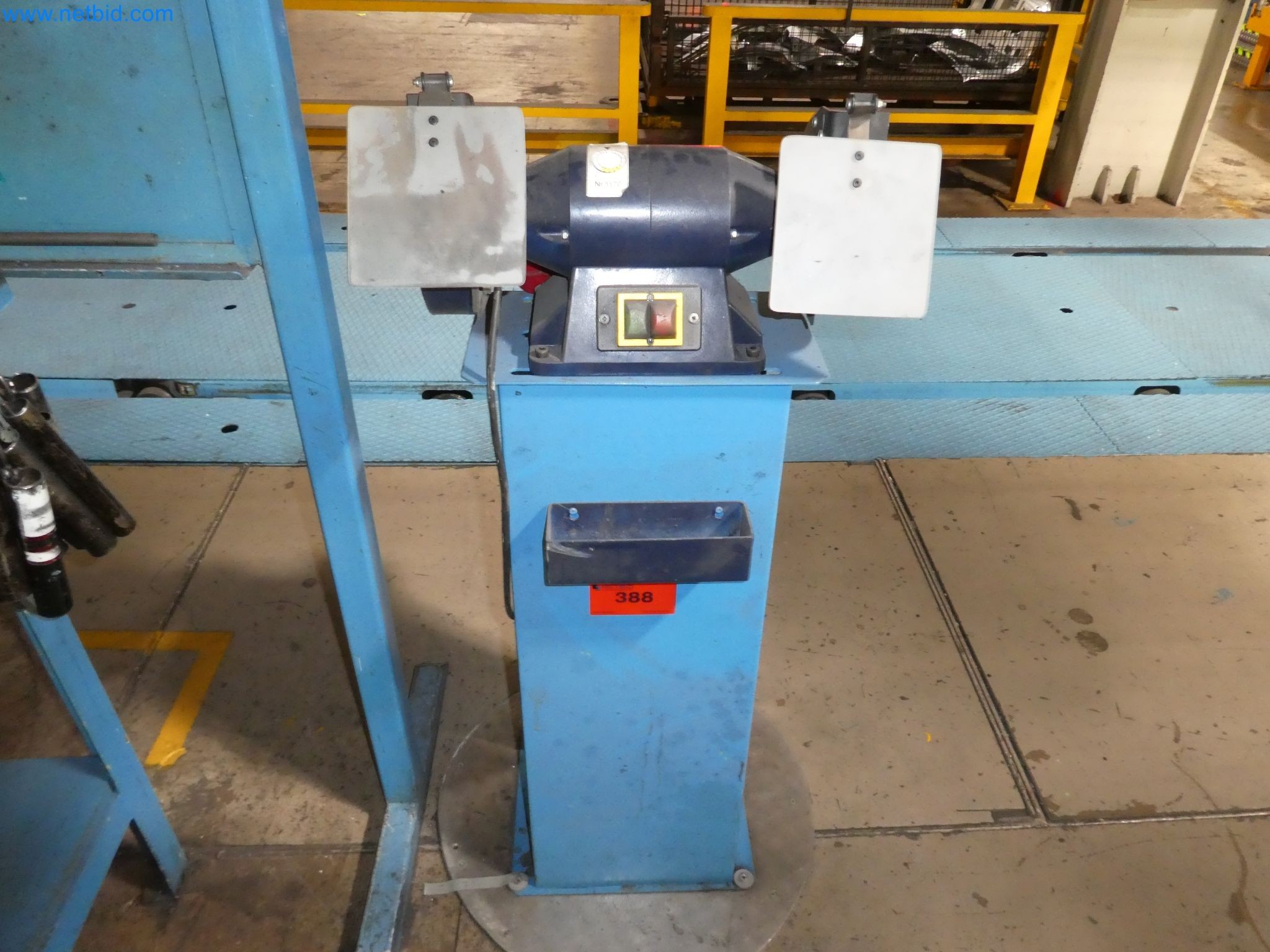 Robots, equipos de soldadura y accesorios de montaje de la industria del automóvil-4