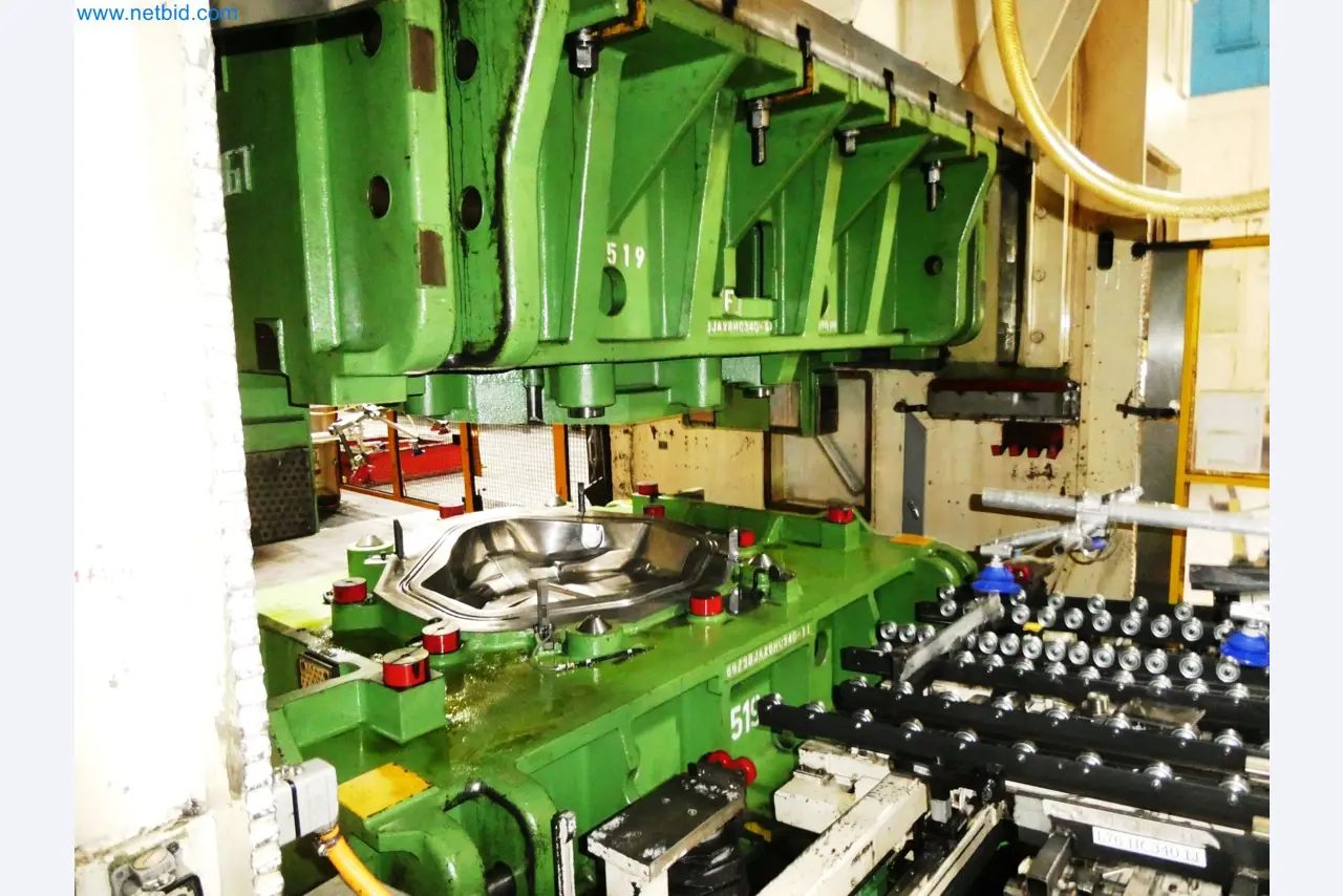 Pressenlinien aus der Automobilindustrie-16