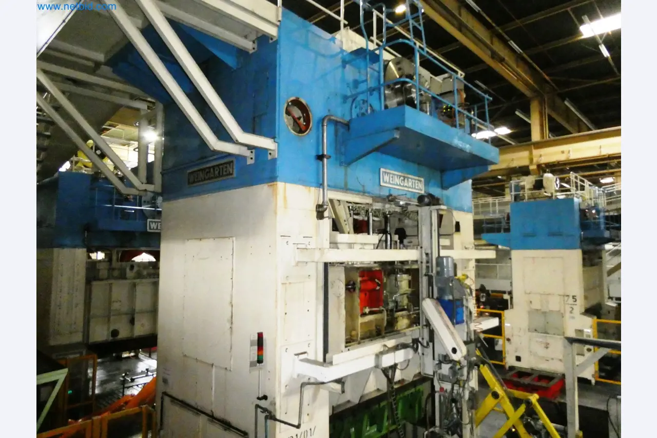 Pressenlinien aus der Automobilindustrie-57