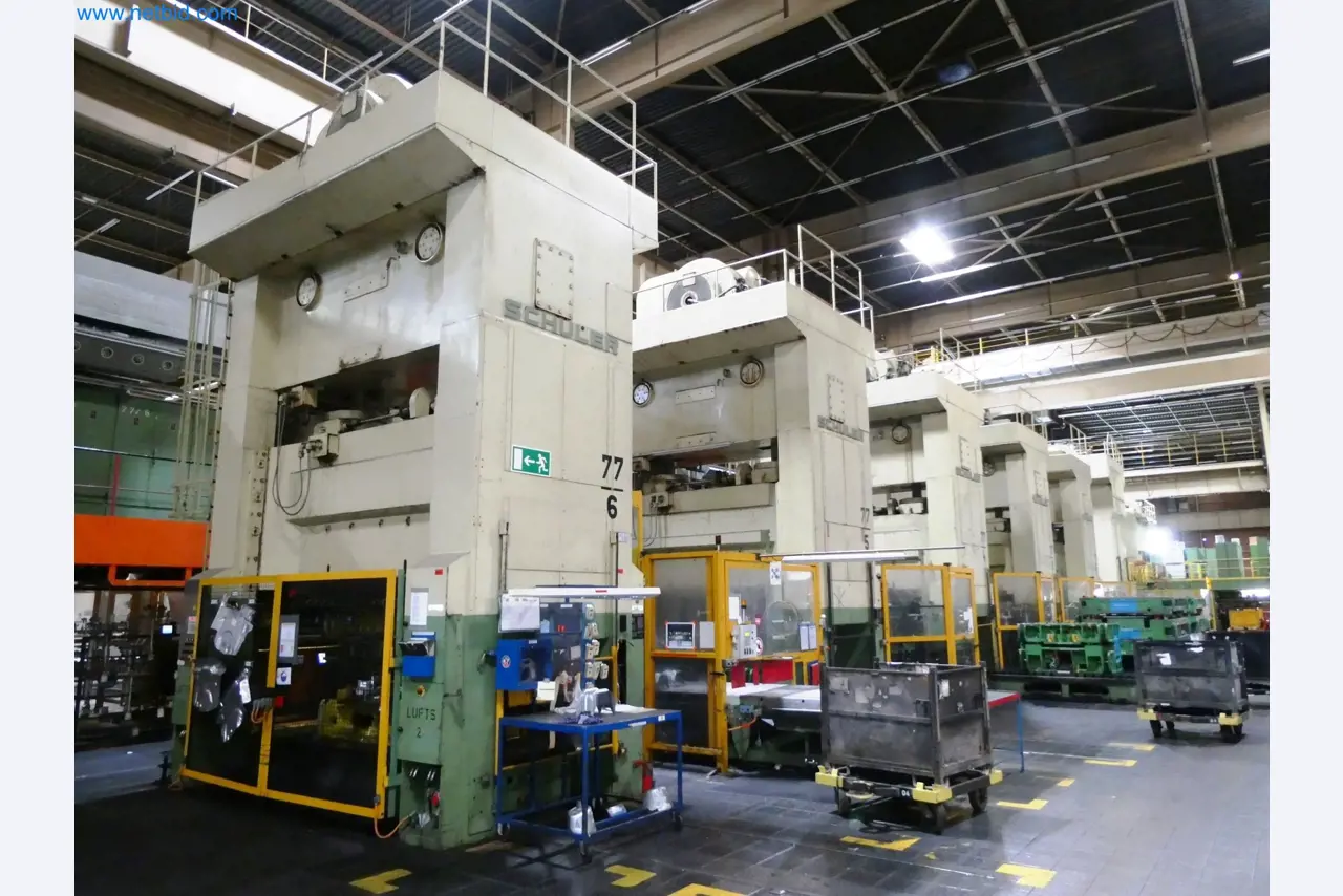 Pressenlinien aus der Automobilindustrie-13