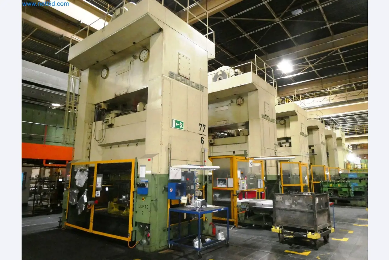 Pressenlinien aus der Automobilindustrie-39