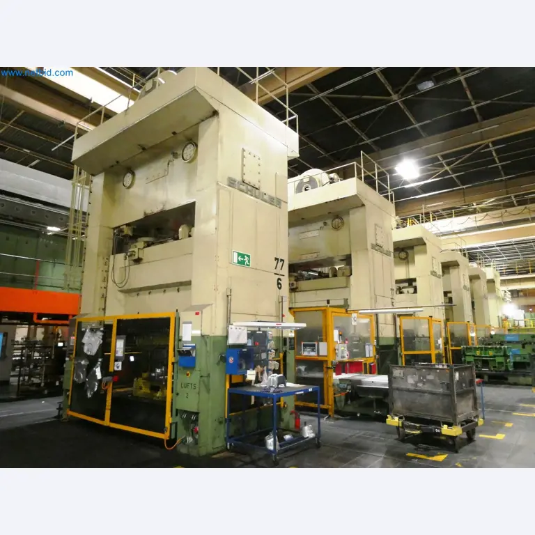 Pressenlinien aus der Automobilindustrie-39