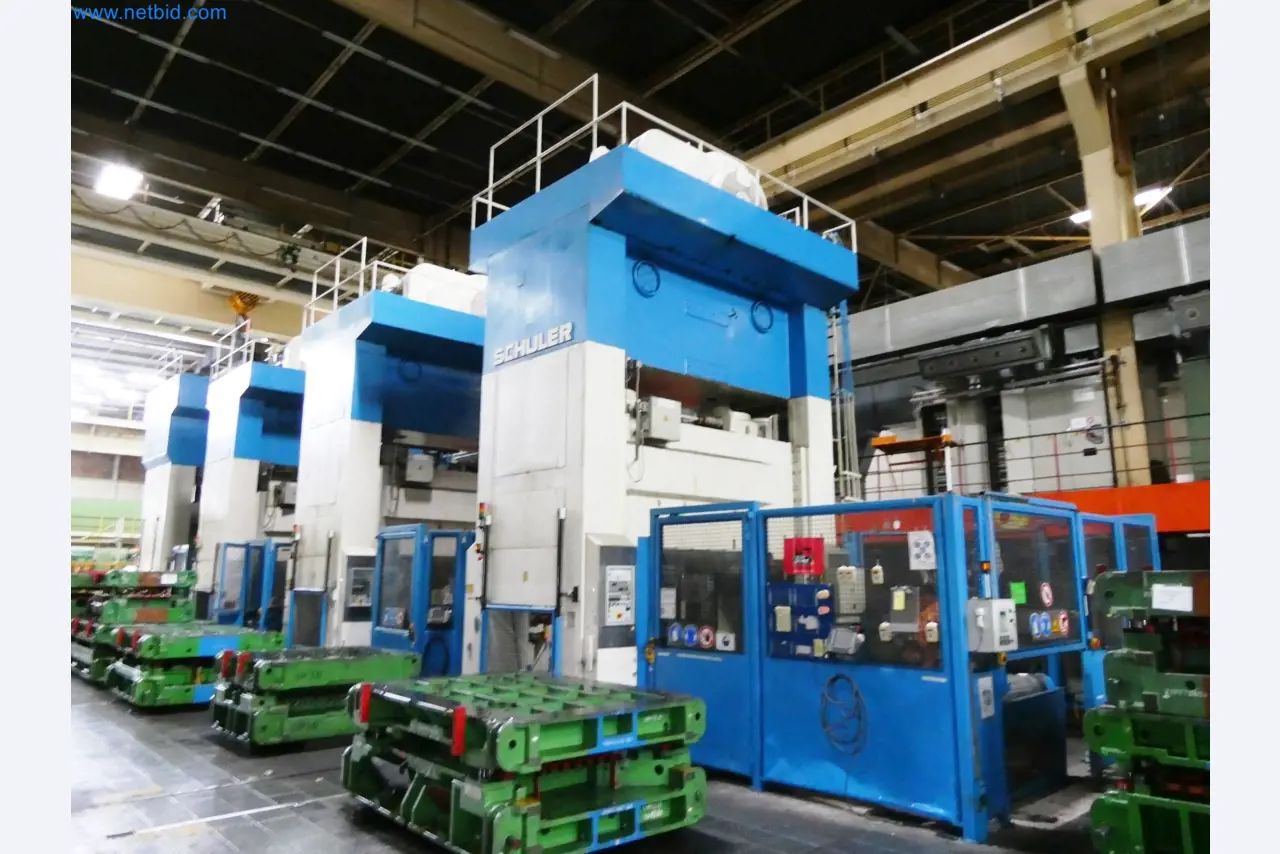 Pressenlinien aus der Automobilindustrie-24