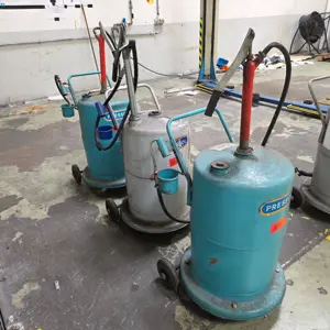 3 mobile Ölbehälter Pressol