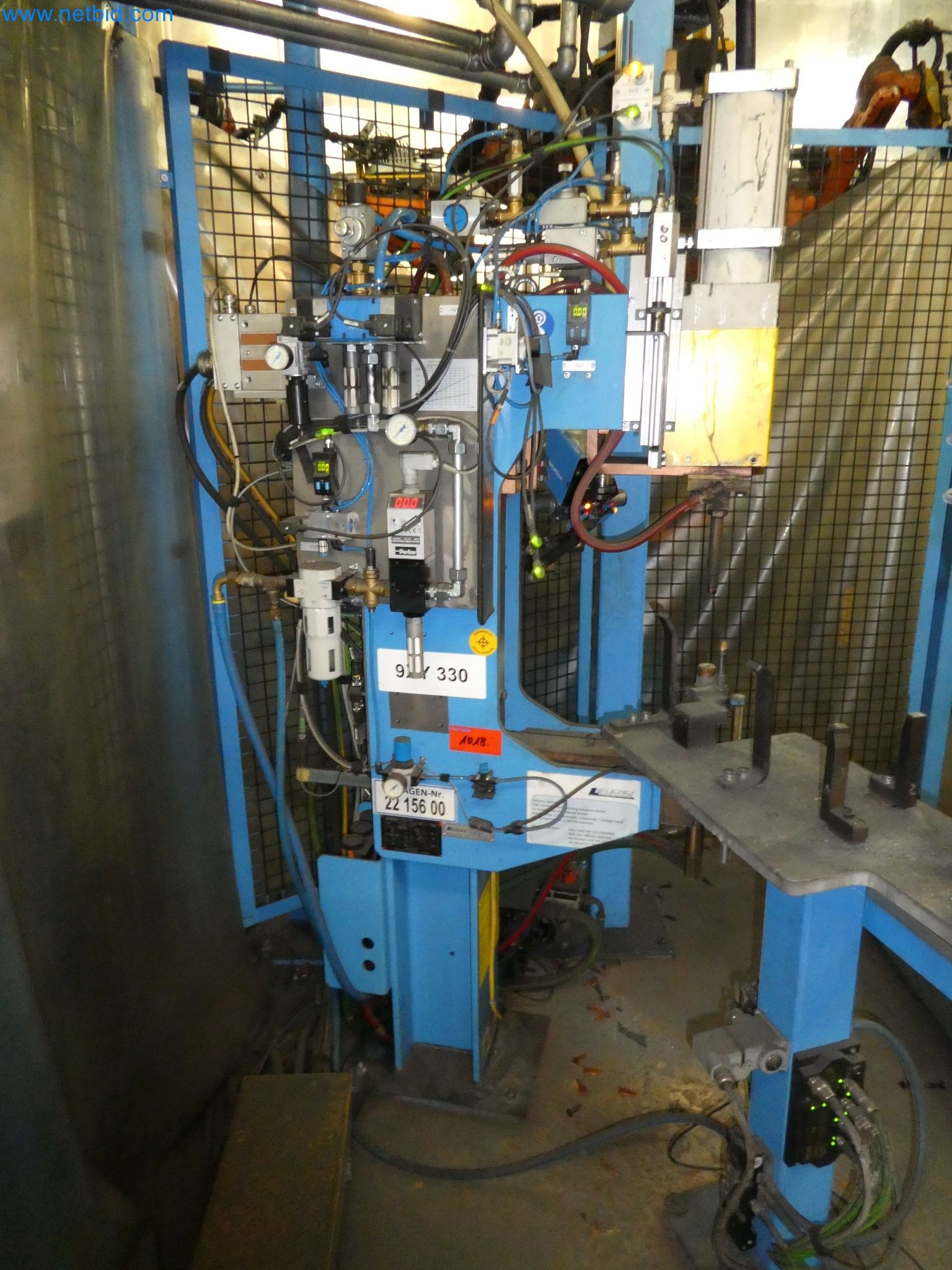 Robots, equipos de soldadura y accesorios de montaje de la industria del automóvil-3