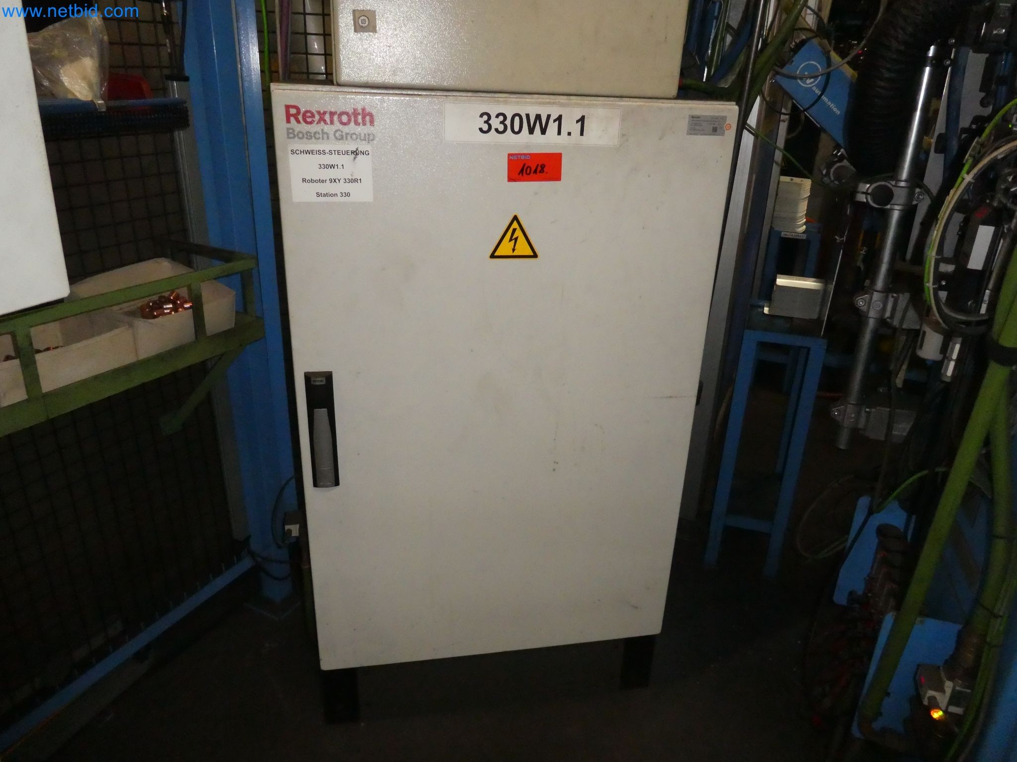 Robots, equipos de soldadura y accesorios de montaje de la industria del automóvil-4