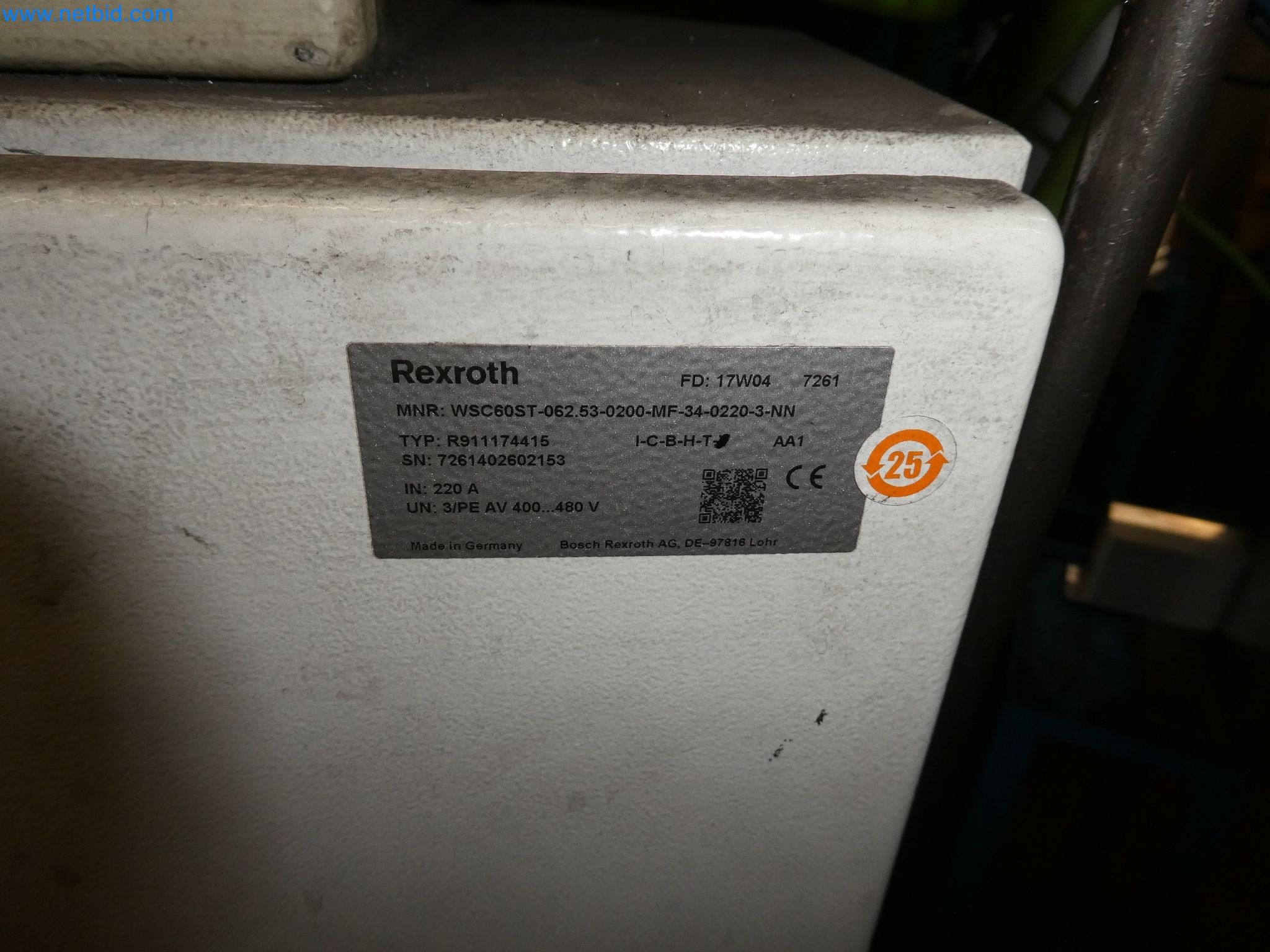 Robots, equipos de soldadura y accesorios de montaje de la industria del automóvil-6