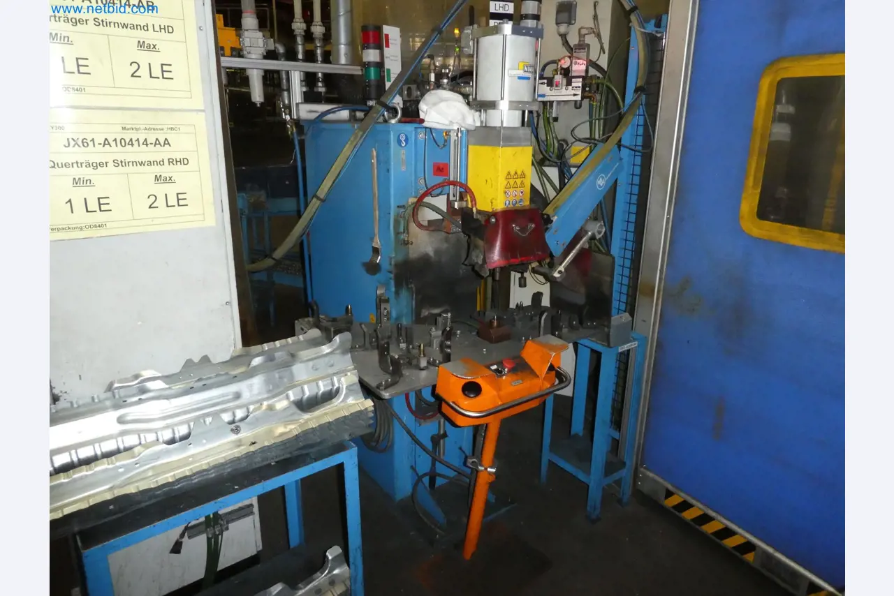 Robots, equipos de soldadura y accesorios de montaje de la industria del automóvil-1