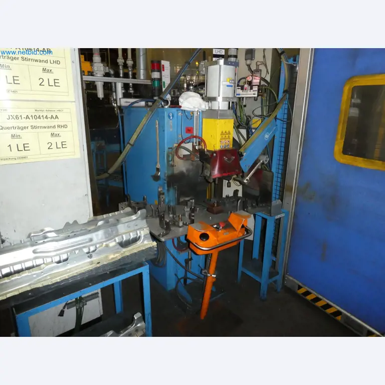 Robots, equipos de soldadura y accesorios de montaje de la industria del automóvil-1