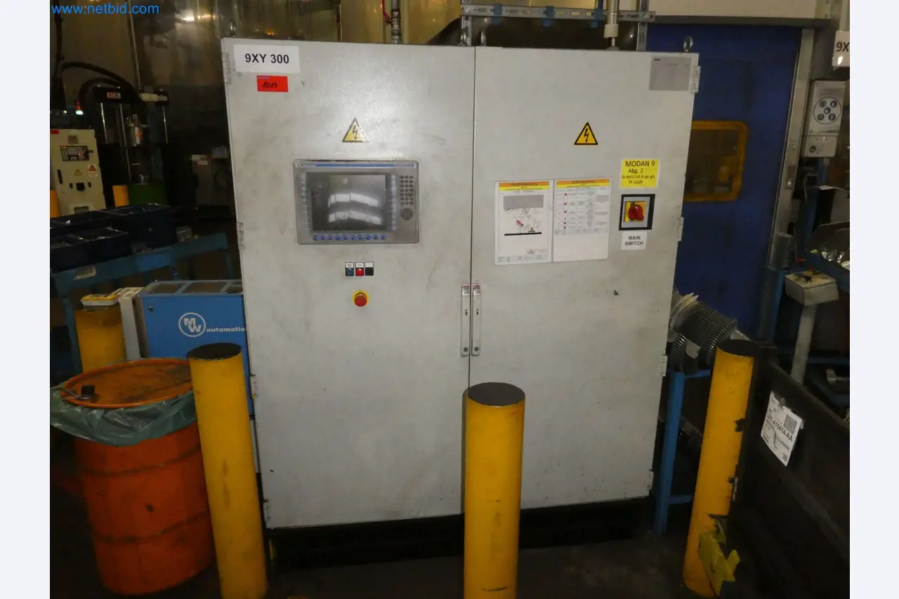 Robots, equipos de soldadura y accesorios de montaje de la industria del automóvil-2