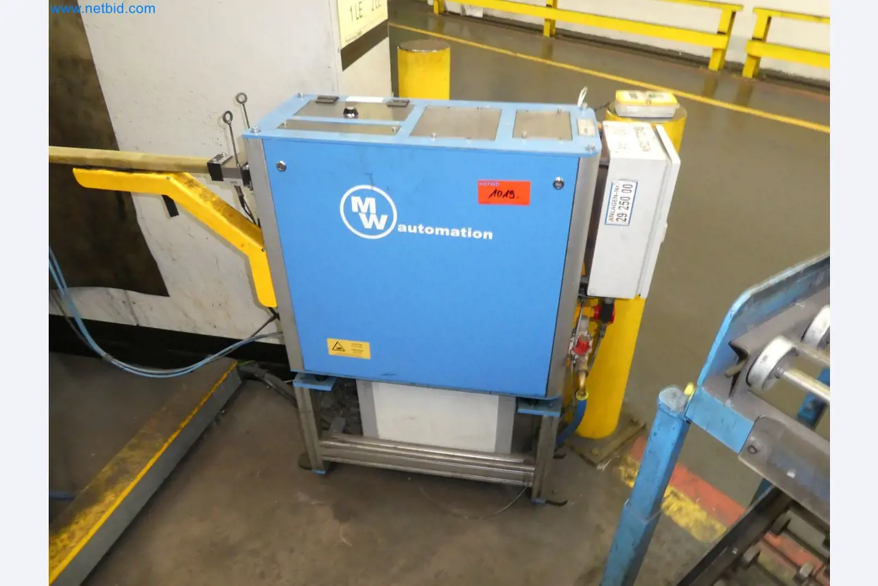 Robots, equipos de soldadura y accesorios de montaje de la industria del automóvil-3