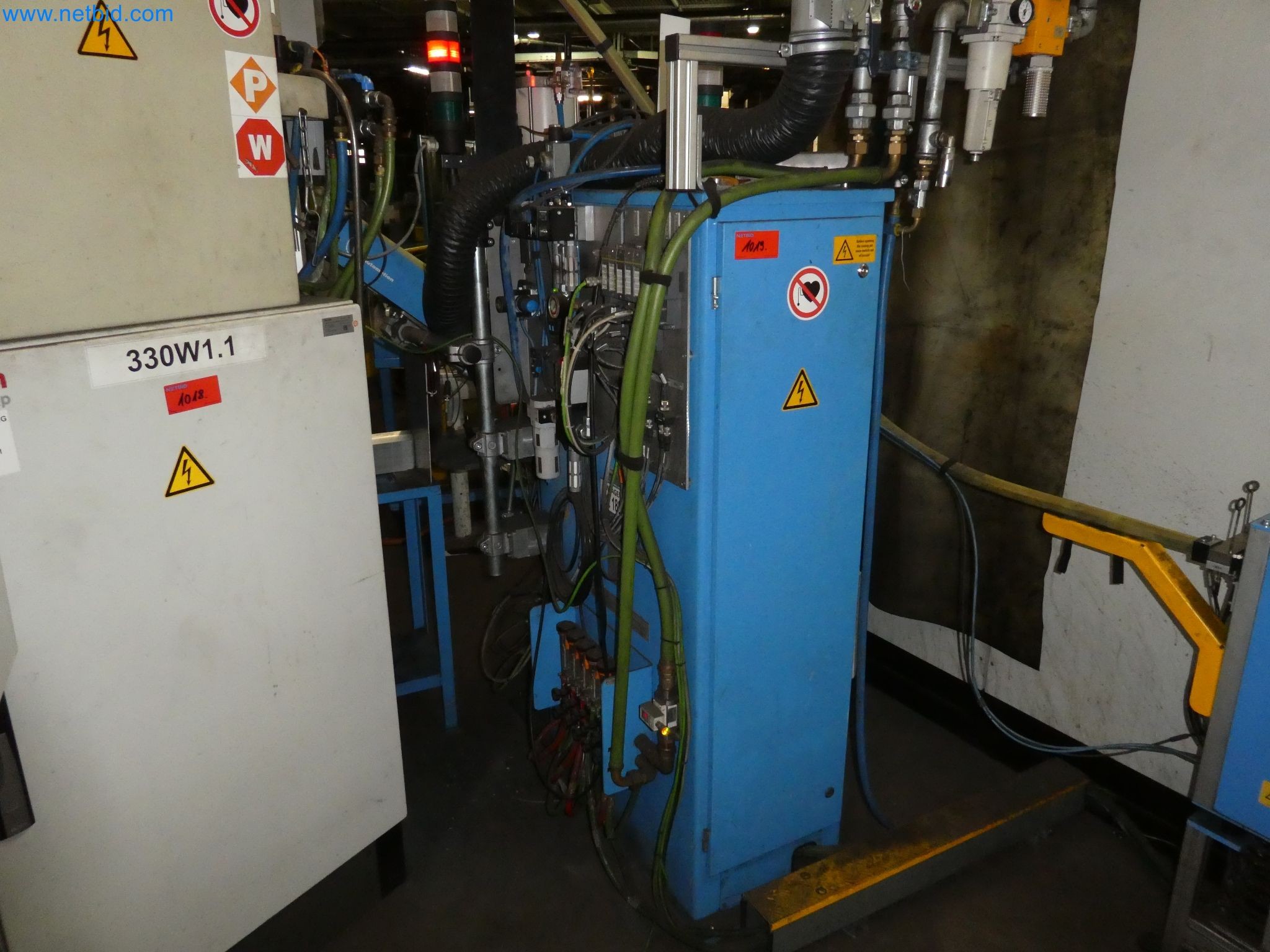 Robots, equipos de soldadura y accesorios de montaje de la industria del automóvil-4