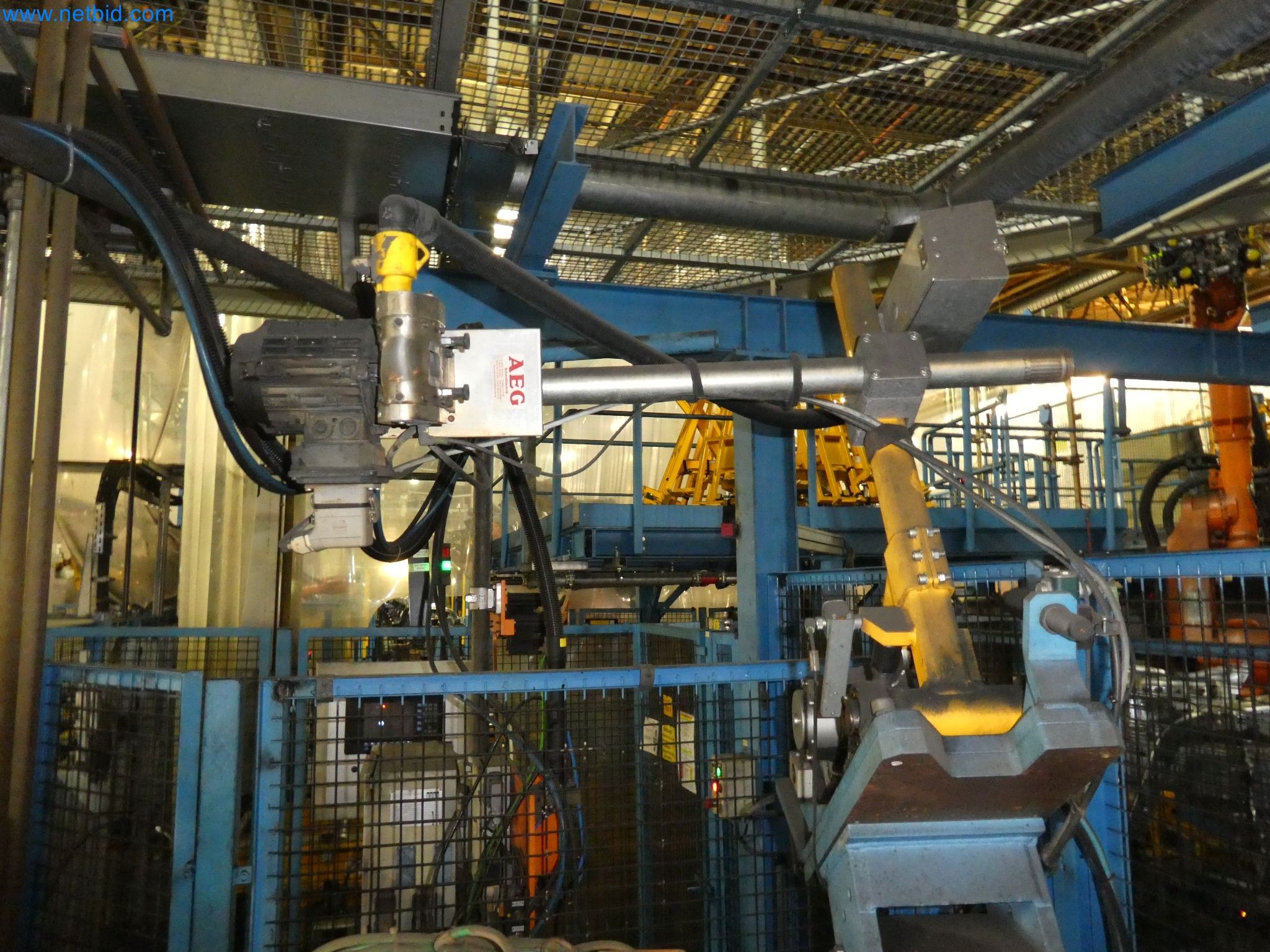 Robots, equipos de soldadura y accesorios de montaje de la industria del automóvil-1