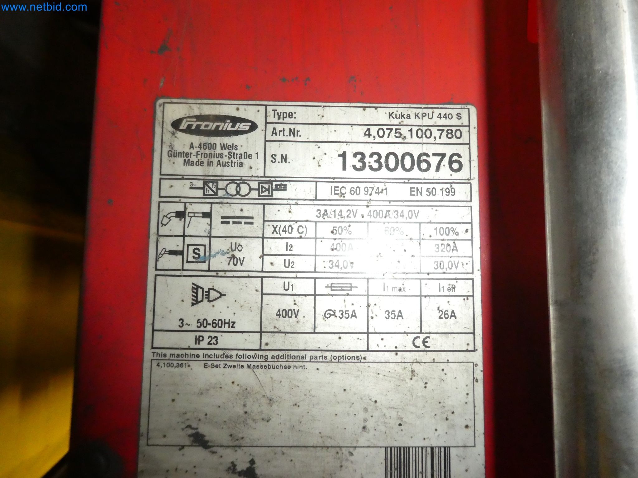 Robots, equipos de soldadura y accesorios de montaje de la industria del automóvil-3