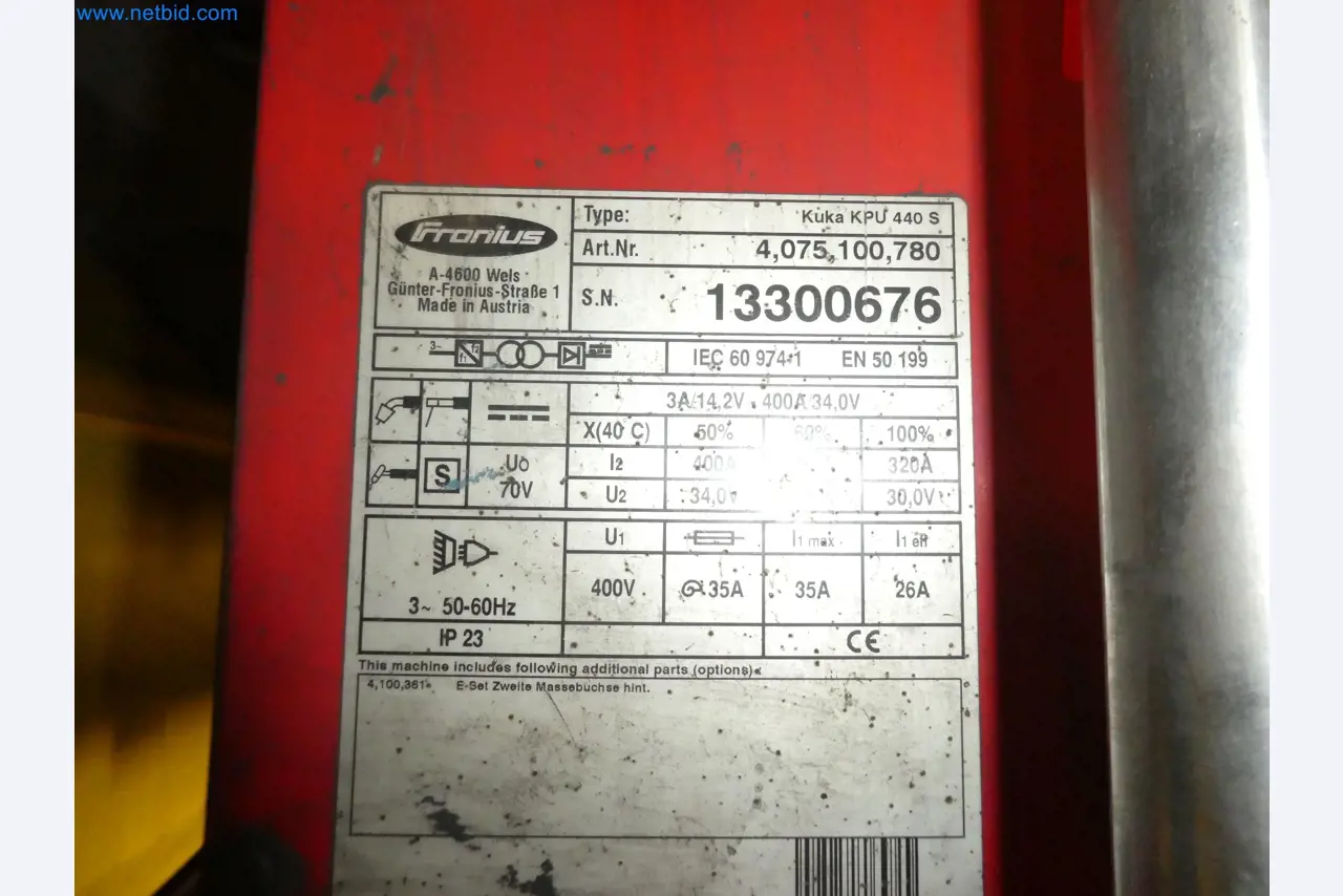 Robots, equipos de soldadura y accesorios de montaje de la industria del automóvil-3